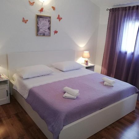 Apartment Pecarevic - A Holiday With A Stunning View Vis Dış mekan fotoğraf