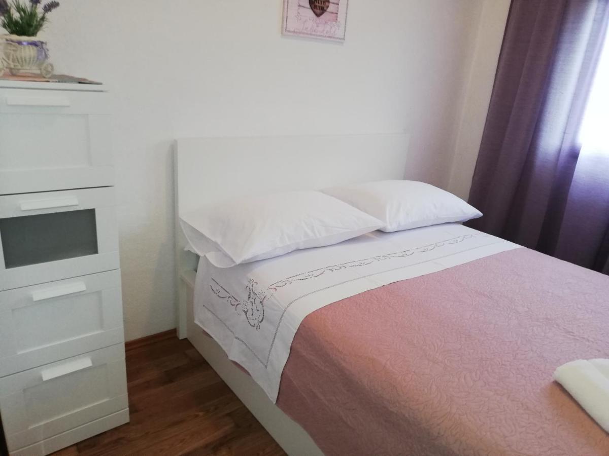 Apartment Pecarevic - A Holiday With A Stunning View Vis Dış mekan fotoğraf