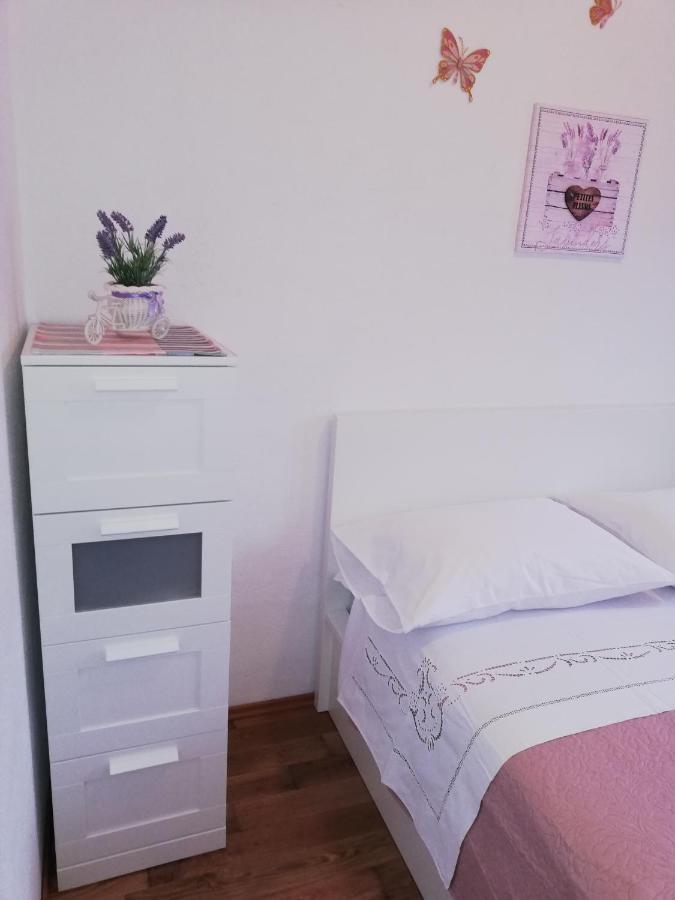 Apartment Pecarevic - A Holiday With A Stunning View Vis Dış mekan fotoğraf