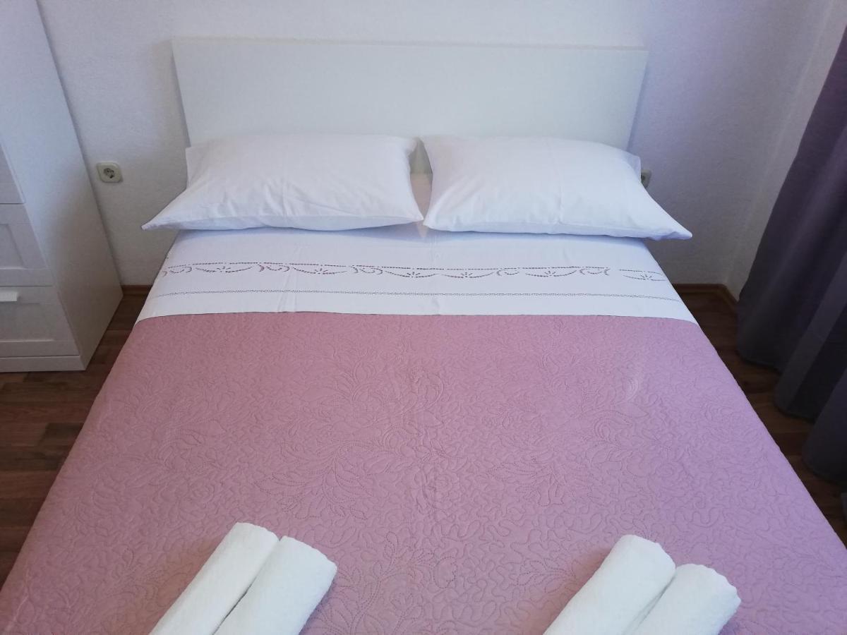 Apartment Pecarevic - A Holiday With A Stunning View Vis Dış mekan fotoğraf