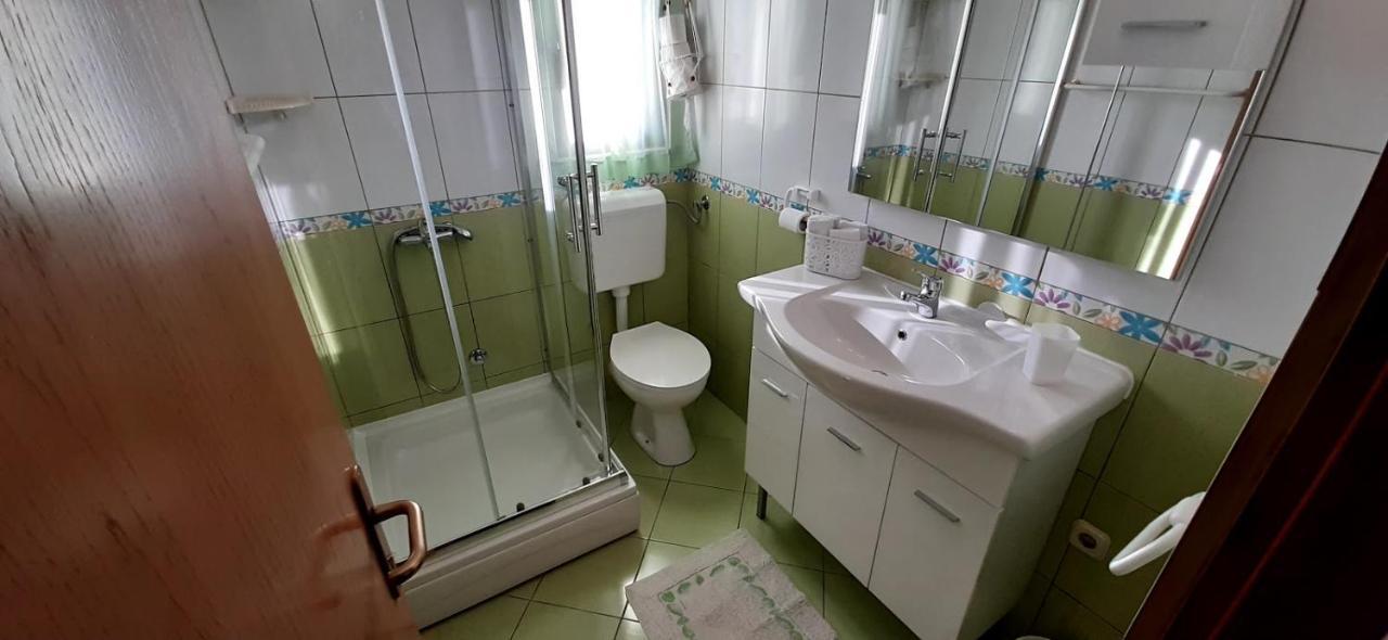 Apartment Pecarevic - A Holiday With A Stunning View Vis Dış mekan fotoğraf