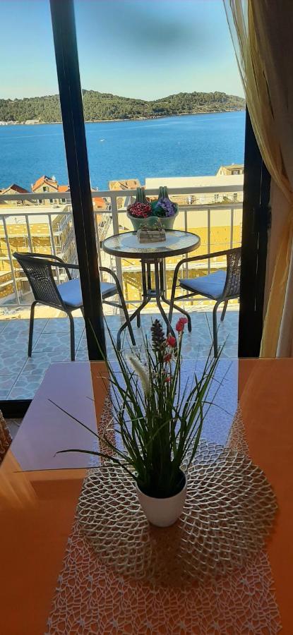 Apartment Pecarevic - A Holiday With A Stunning View Vis Dış mekan fotoğraf