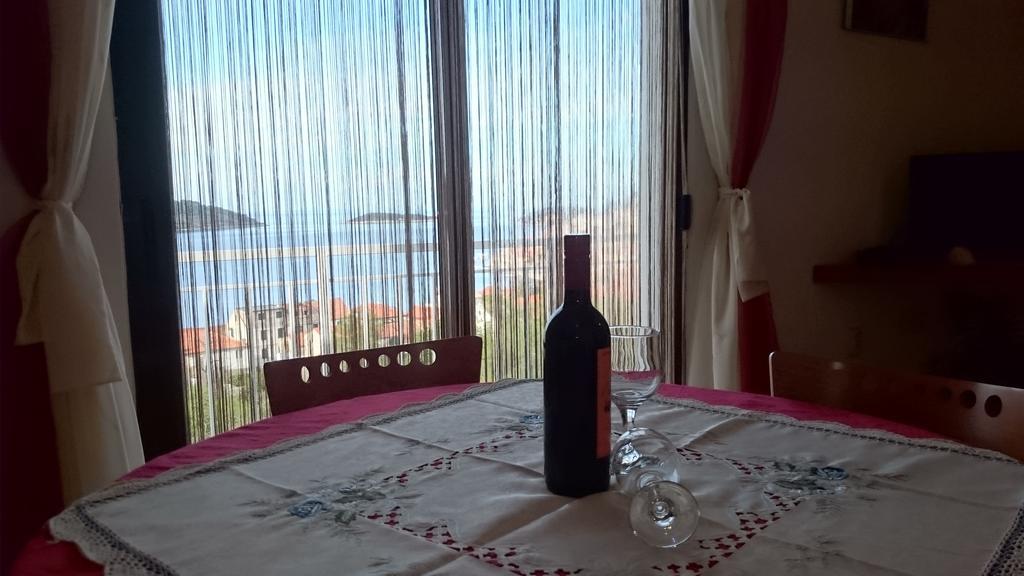 Apartment Pecarevic - A Holiday With A Stunning View Vis Dış mekan fotoğraf
