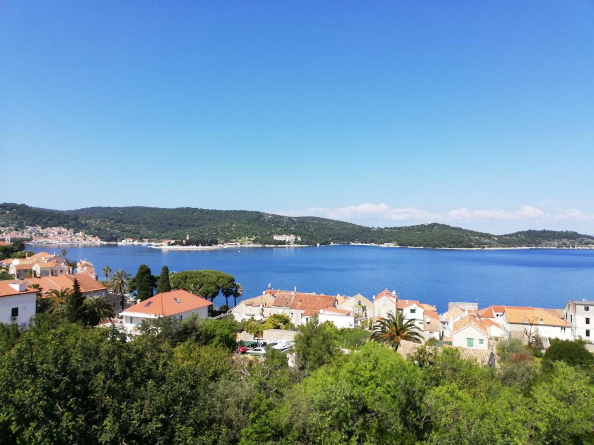Apartment Pecarevic - A Holiday With A Stunning View Vis Dış mekan fotoğraf