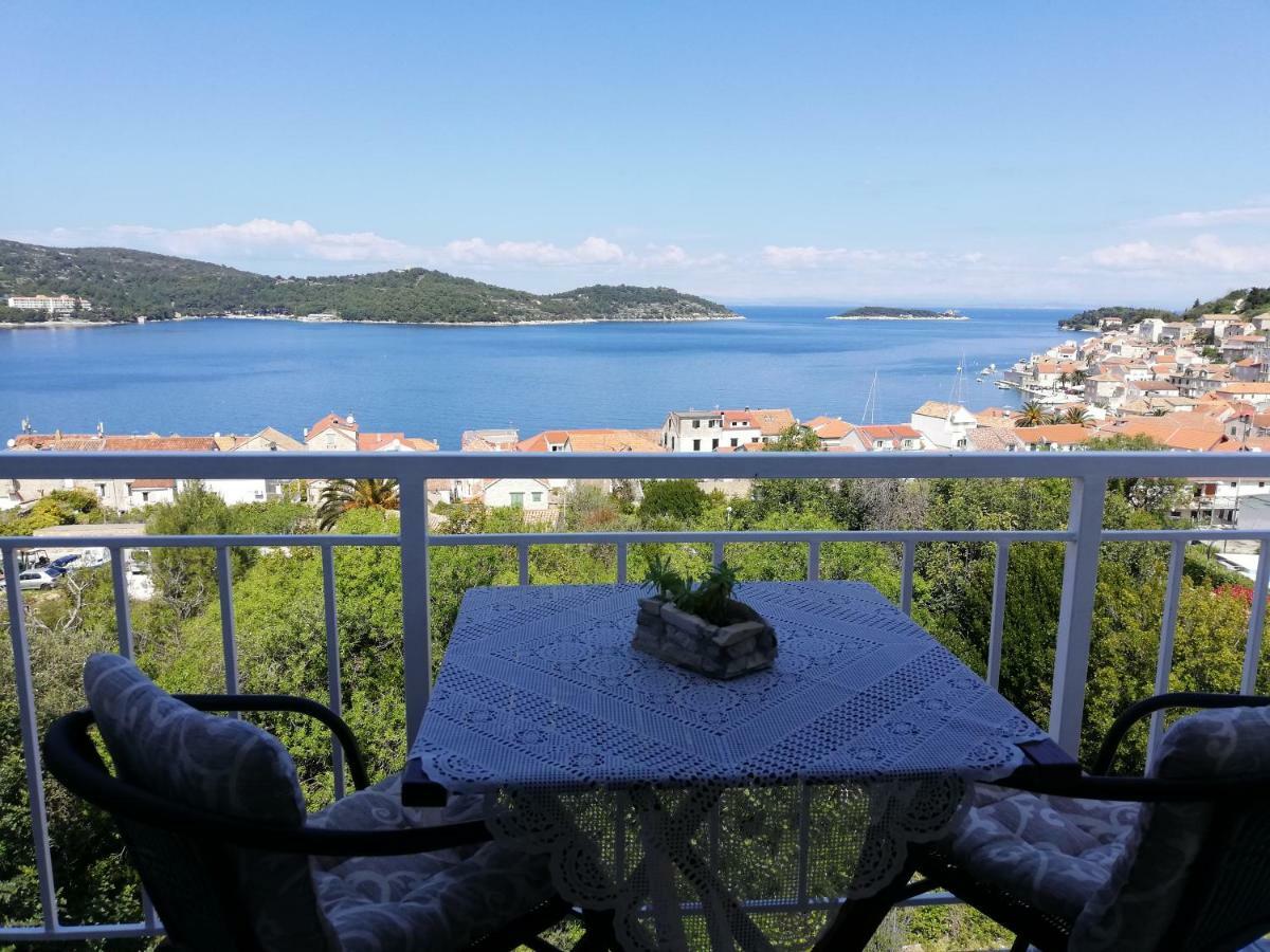 Apartment Pecarevic - A Holiday With A Stunning View Vis Dış mekan fotoğraf